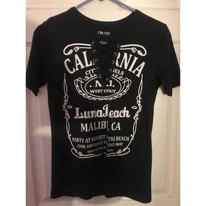 Cali v-neck with laces short sleeve Tee